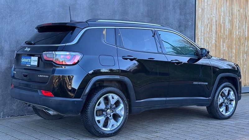 Gebraucht Jeep Compass Limited 140 PS (102 kW) 2018 Schwarz SUV
