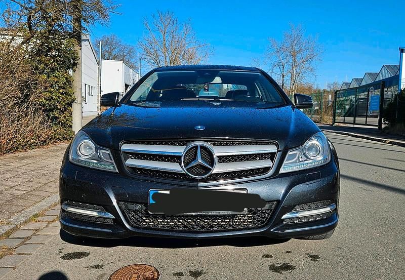 Schwarz Gebraucht 2011 Mercedes C180 Coupé | 6.199 € - Bild 1/4