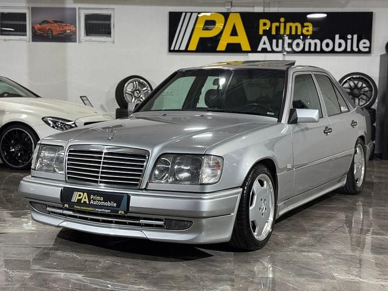 Silber Gebraucht 1994 Mercedes E320 AMG Limousine | 27.999 € - Bild 1/4