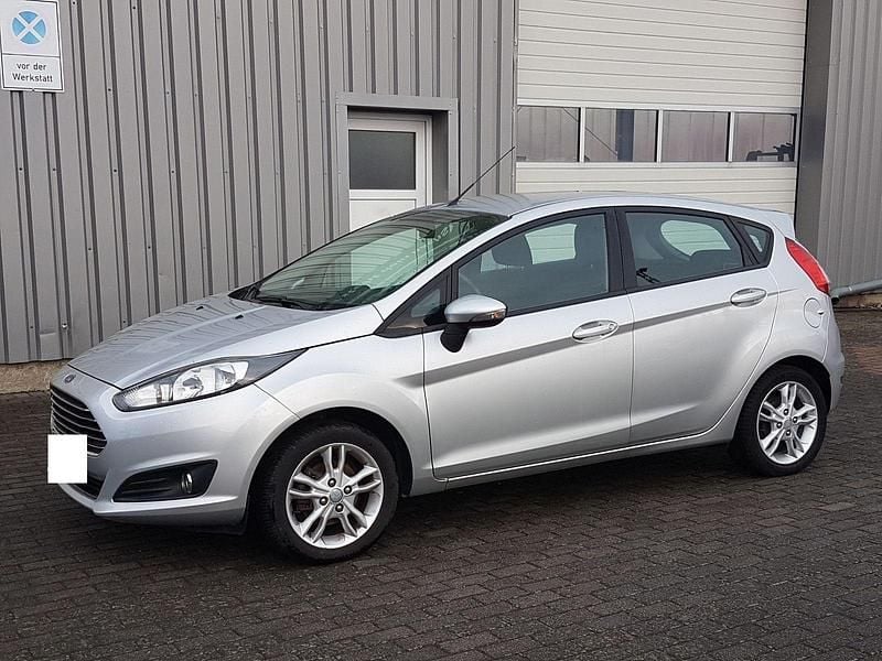 Gebraucht Ford Fiesta 82 PS (60 kW) 2015 Silber Kleinwagen