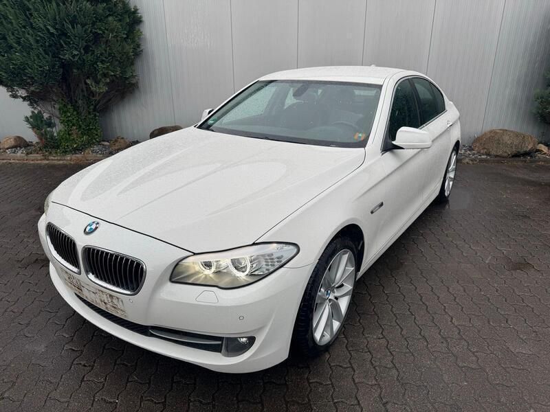 Weiß Gebraucht 2013 BMW 520 Limousine | 8.000 € (Guter Preis) - Bild 1/4