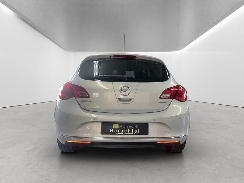 Gebraucht Opel Astra 140 PS (102 kW) 2012 Limousine