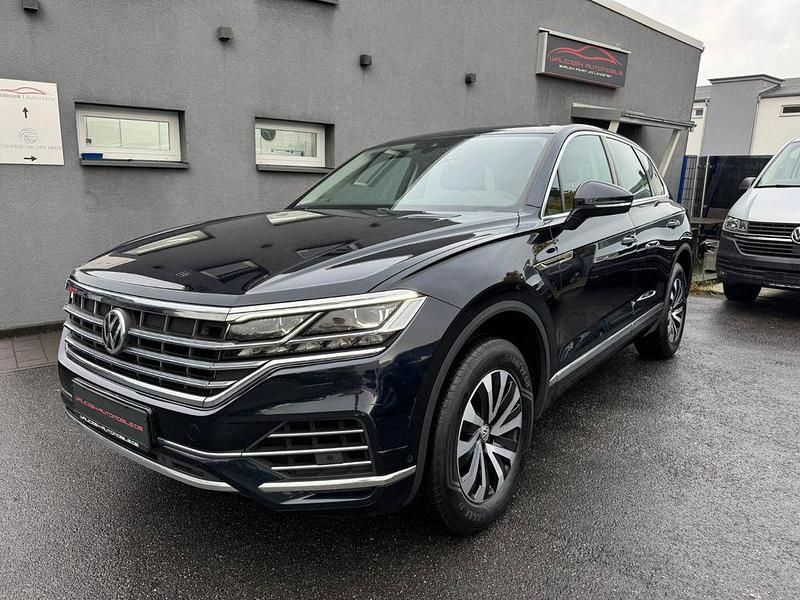 Blau Gebraucht 2020 VW Touareg Elegance SUV | 30.990 € (Guter Preis) - Bild 1/4