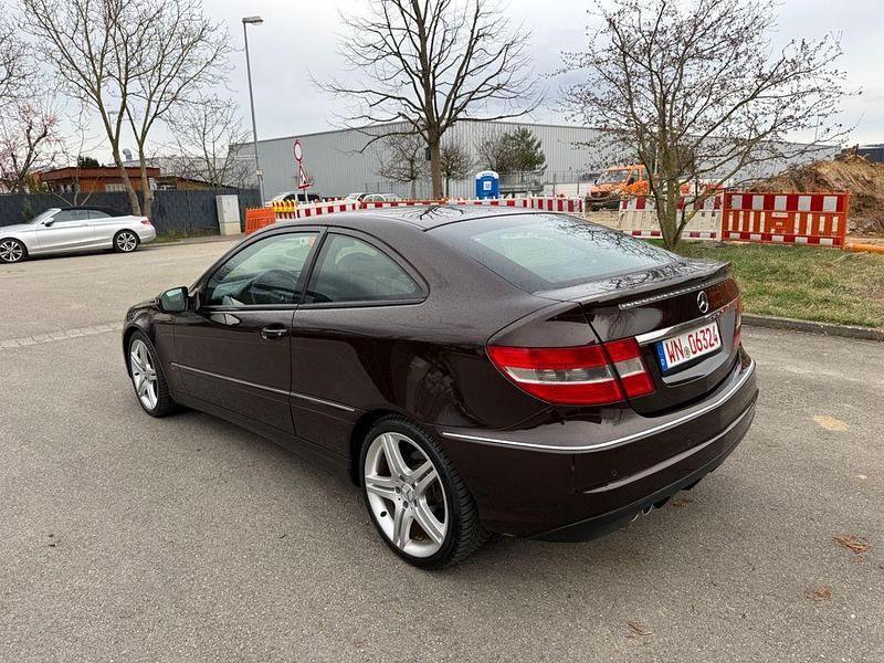 Gebraucht Mercedes CLC180 143 PS (105 kW) 2011 Braun Kleinwagen