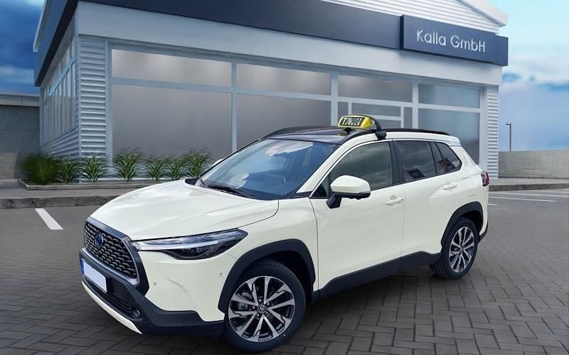 Schneeweiß uni Neu 2024 Toyota Corolla Cross Team SUV | 40.450 € (Teuer) - Bild 1/4