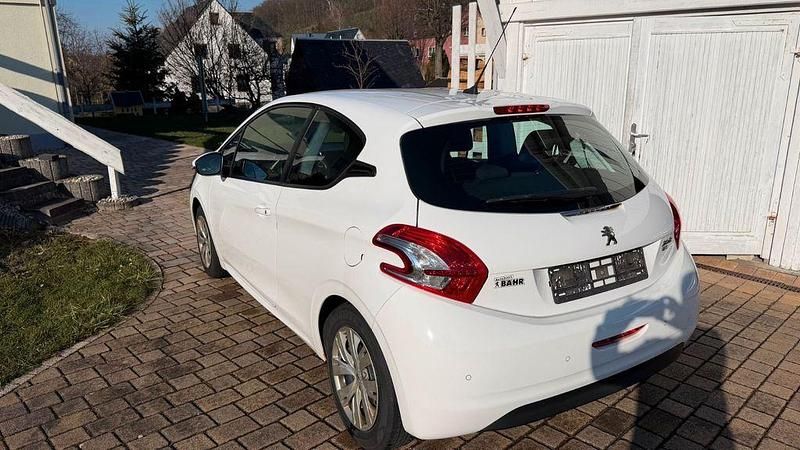 Second-hand Peugeot 208 Active 92 CP (67 kW) 2012 Alb Hatchback