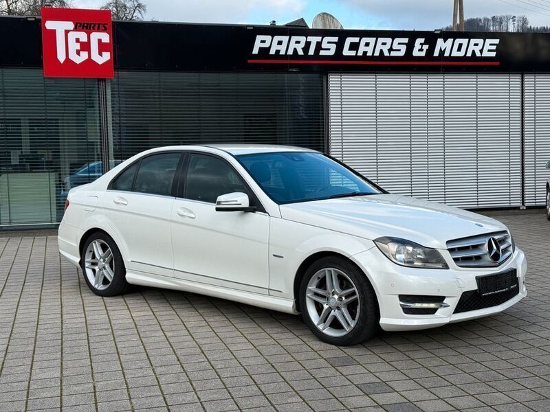 Weiß Gebraucht 2011 Mercedes C180 Sport Limousine | 10.000 € (Fairer Preis) - Bild 1/4
