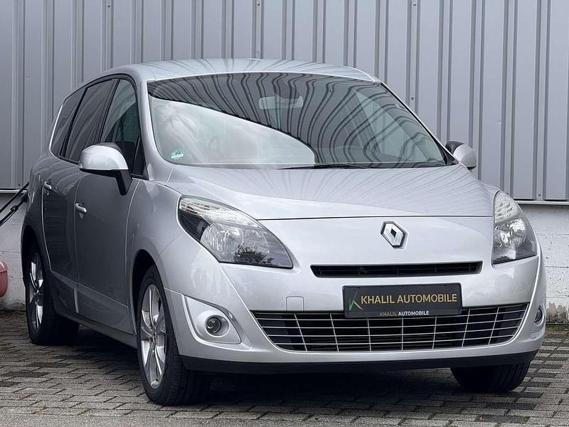 Gebraucht Renault Grand Scénic III Dynamique 131 PS (96 kW) 2011 Platingrau Van / Kleinbus