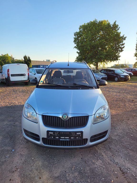 Silber Gebraucht 2009 Skoda Roomster Plus Edition Kombi | 599 € (Superpreis) - Bild 1/4