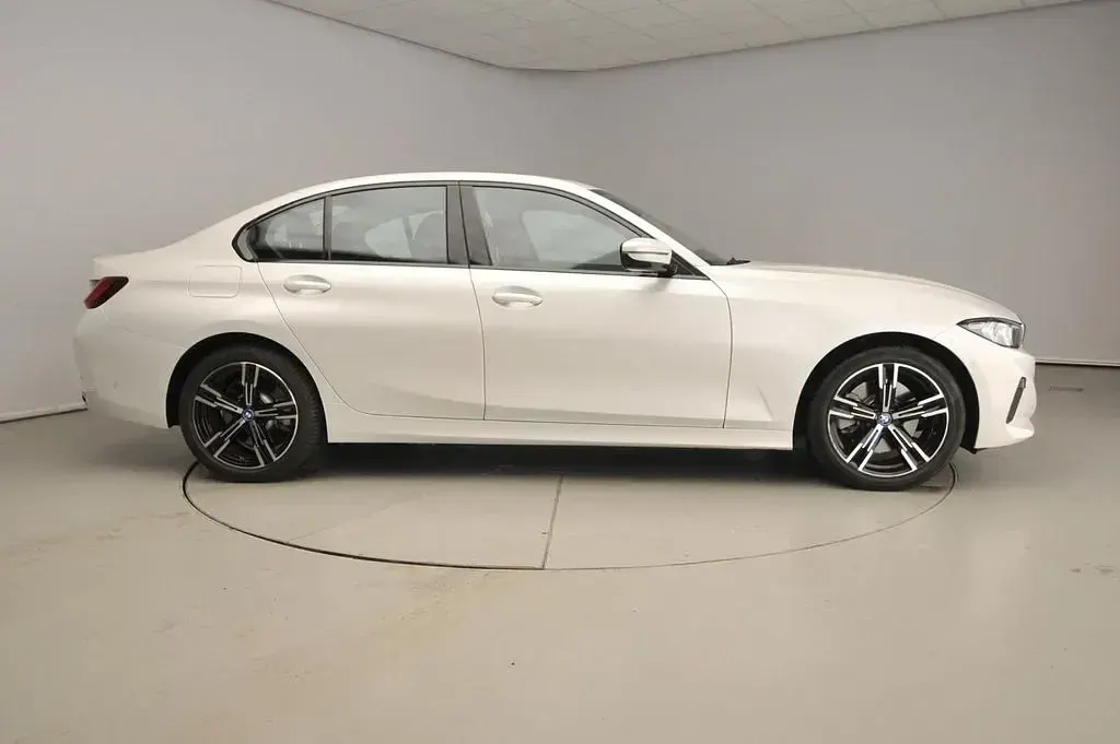 Gebraucht BMW 320e Sport Line 204 PS (150 kW) 2024 Weiß Limousine