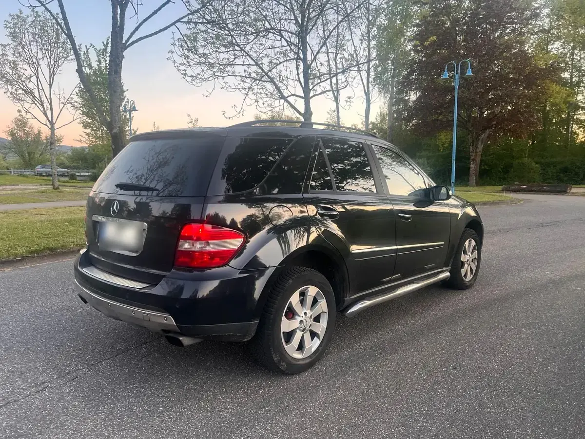 Gebraucht Mercedes ML320 224 PS (164 kW) 2005 Schwarz SUV