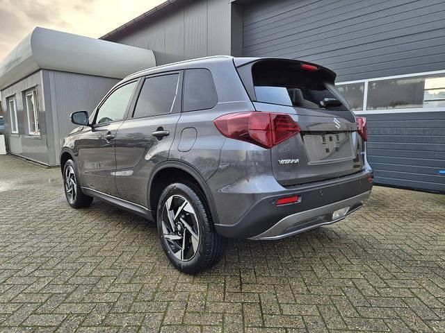 Titan dark gray pearl metallic titan dark gray pearl metallic Neu 2025 Suzuki Vitara Comfort+ SUV | 27.750 € (Guter Preis) - Bild 1/4