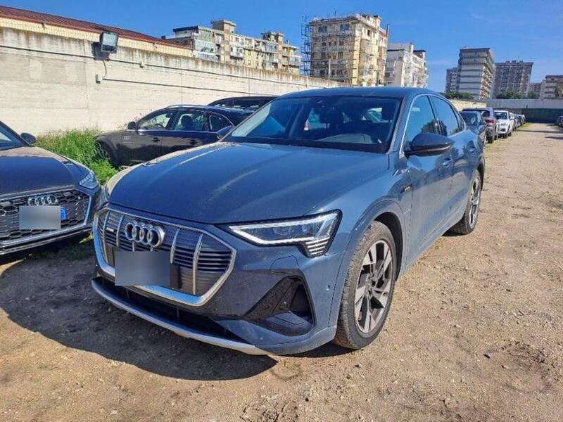 Plasmablau metallic Gebraucht 2023 Audi e-tron Sportback S-Line SUV | 43.435 € (Guter Preis) - Bild 1/2