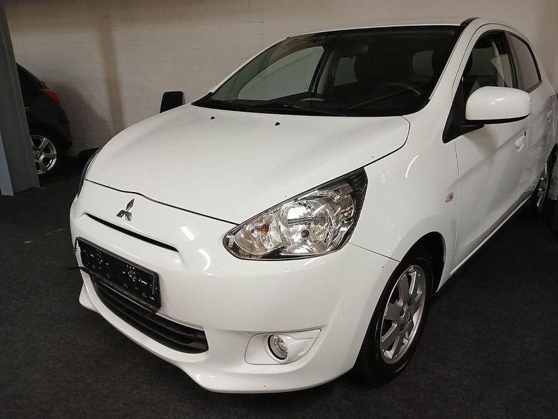 Weiß Gebraucht 2014 Mitsubishi Space Star Limousine | 4.500 € (Fairer Preis) - Bild 1/4