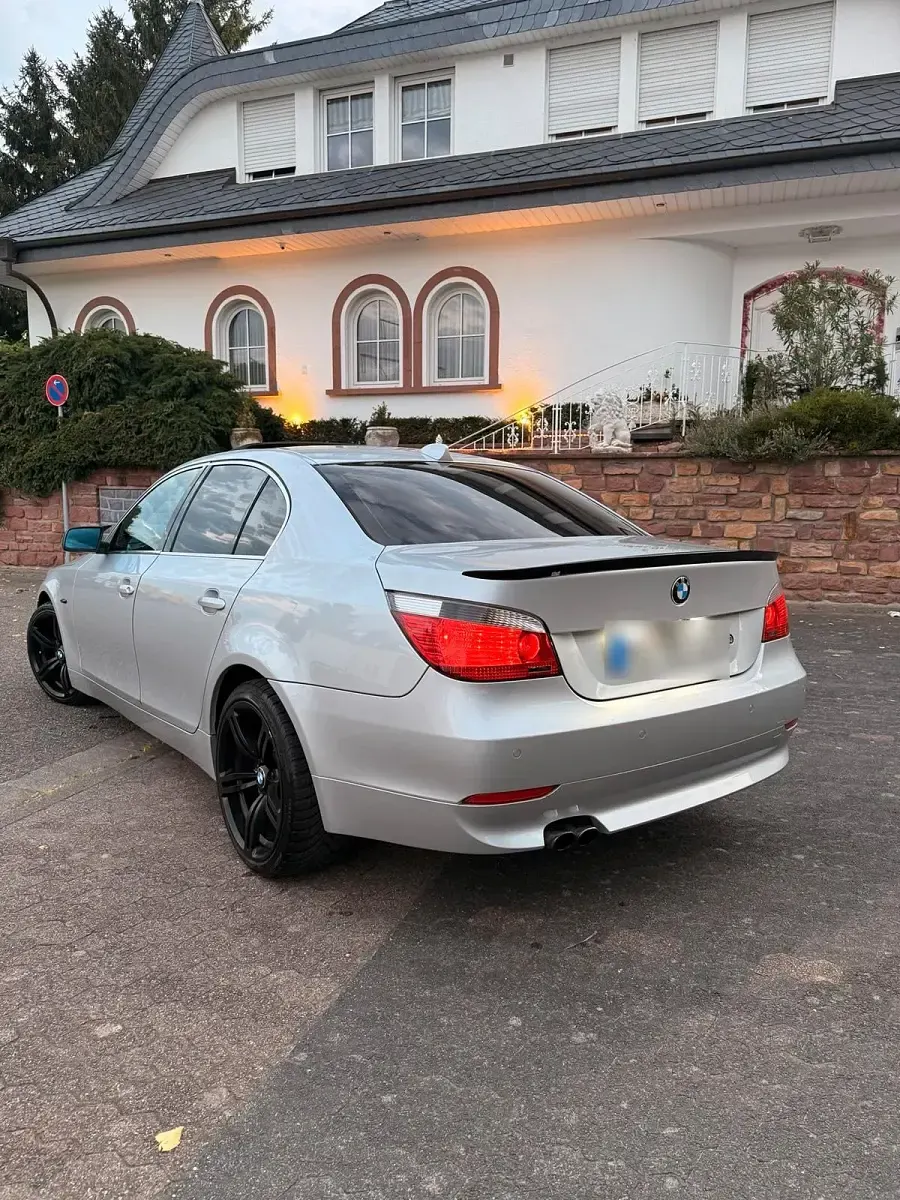 Gebraucht BMW 523 177 PS (130 kW) 2005 Silber Limousine