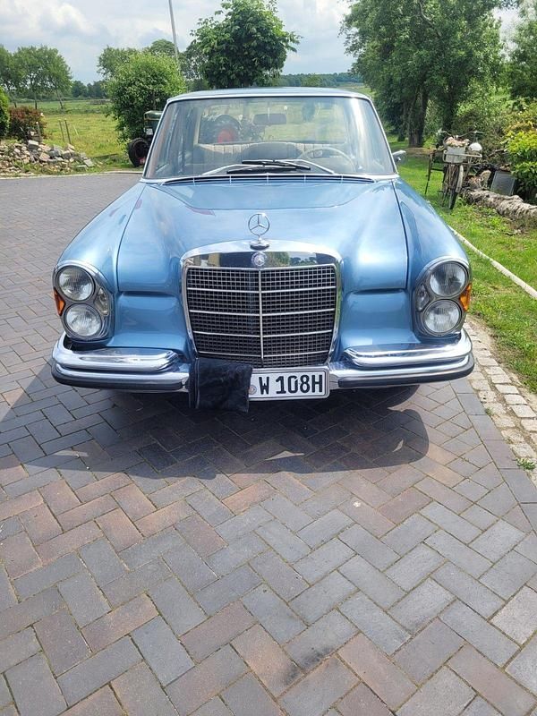 Blau Gebraucht 1966 Mercedes W108 Limousine | 16.999 € - Bild 1/4