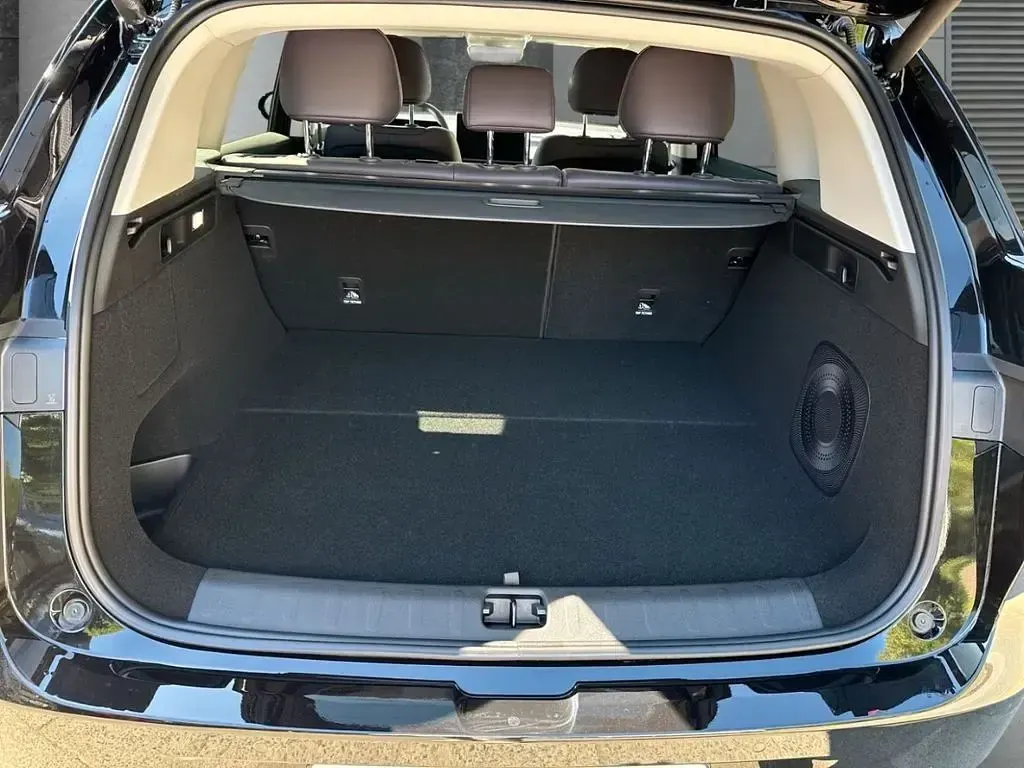 Nouă Leapmotor C10 219 kW (299 CP) 2026 Negru SUV