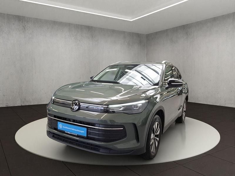 Grün Gebraucht 2024 VW Tiguan Life SUV | 41.800 € (Superpreis) - Bild 1/4
