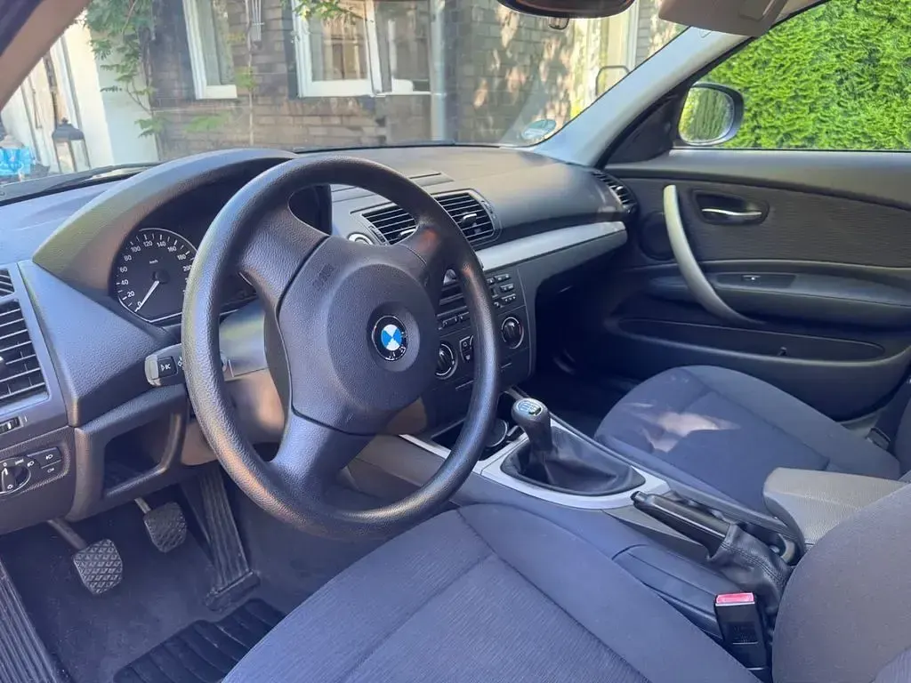Gebraucht BMW 116 122 PS (89 kW) 2011 Schwarz Kleinwagen