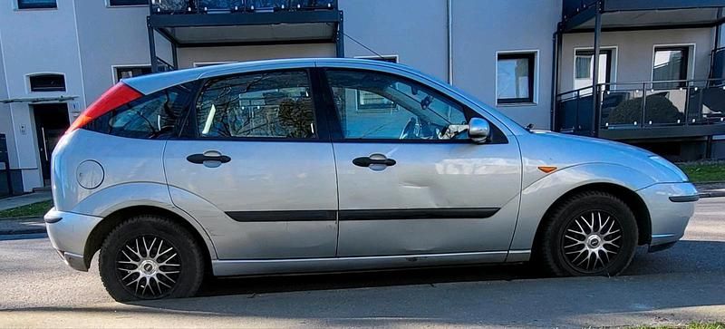 Brugt Ford Focus 118 HK (86 kW) 2004 Grå Hatchback