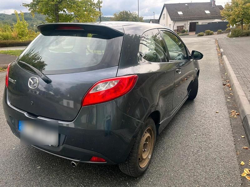 Grau Gebraucht 2009 Mazda 2 Kleinwagen | 1.600 € (Guter Preis) - Bild 1/4