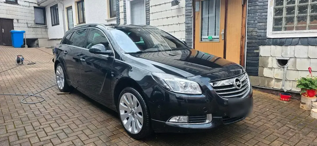 Gebraucht Opel Insignia 160 PS (117 kW) 2010 Schwarz Kombi