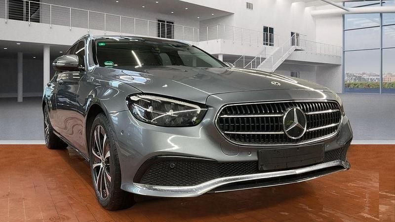 Gebraucht Mercedes E300 306 PS (225 kW) 2022 Grau Limousine