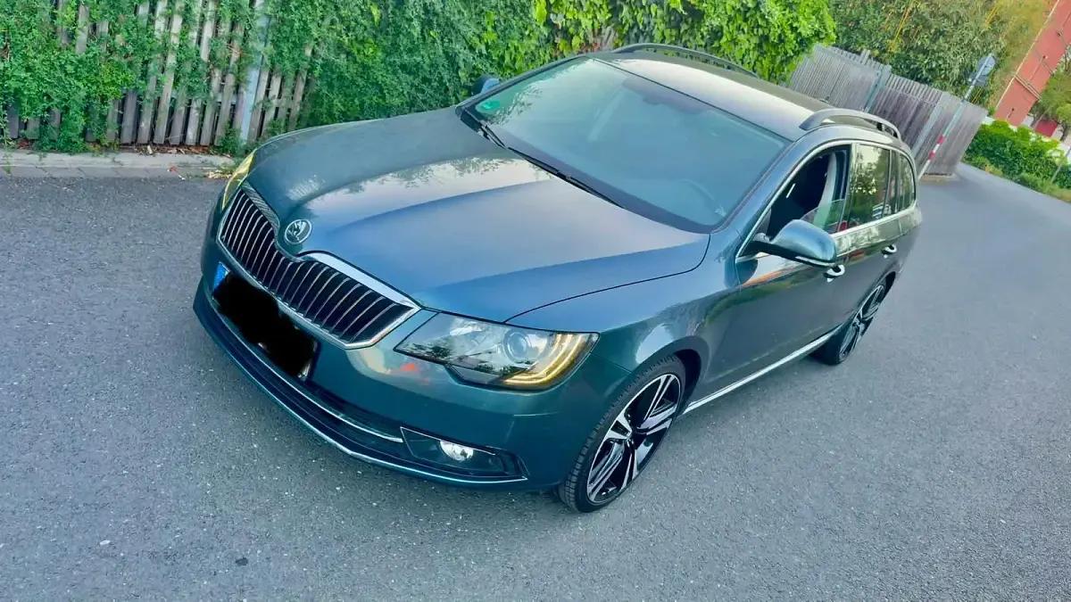 Gebraucht Skoda Superb 140 PS (102 kW) 2014 Grau Kombi