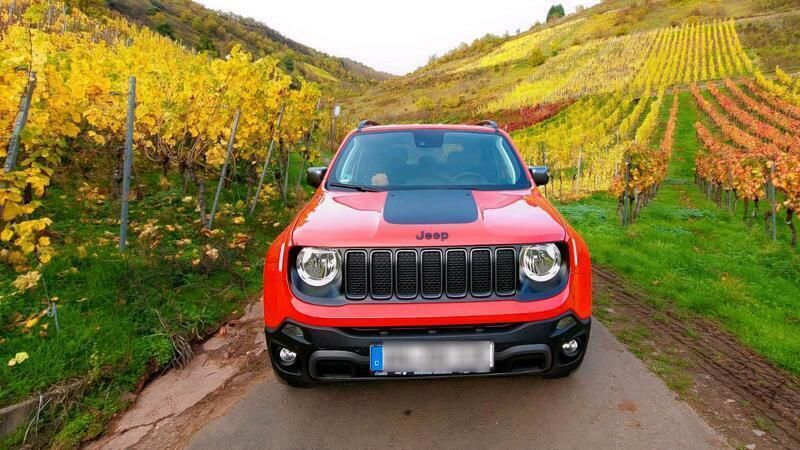 Rot Gebraucht 2022 Jeep Renegade Trailhawk SUV | 25.000 € (Teuer) - Bild 1/4