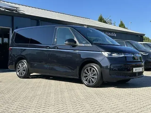 Gebraucht VW Multivan Style 150 PS (110 kW) 2024 Deep black Van / Kleinbus