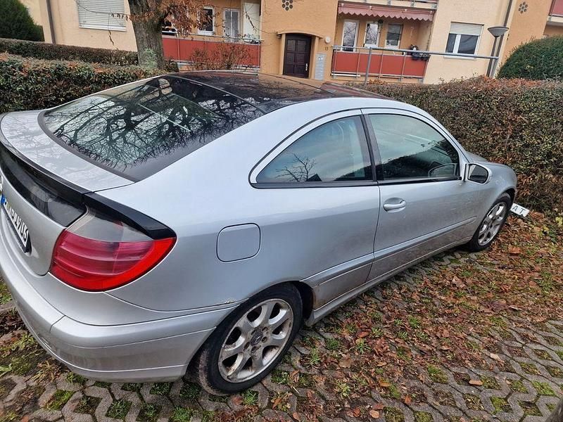 Second-hand Mercedes C200 162 CP (119 kW) 2002 Argintiu Coupe