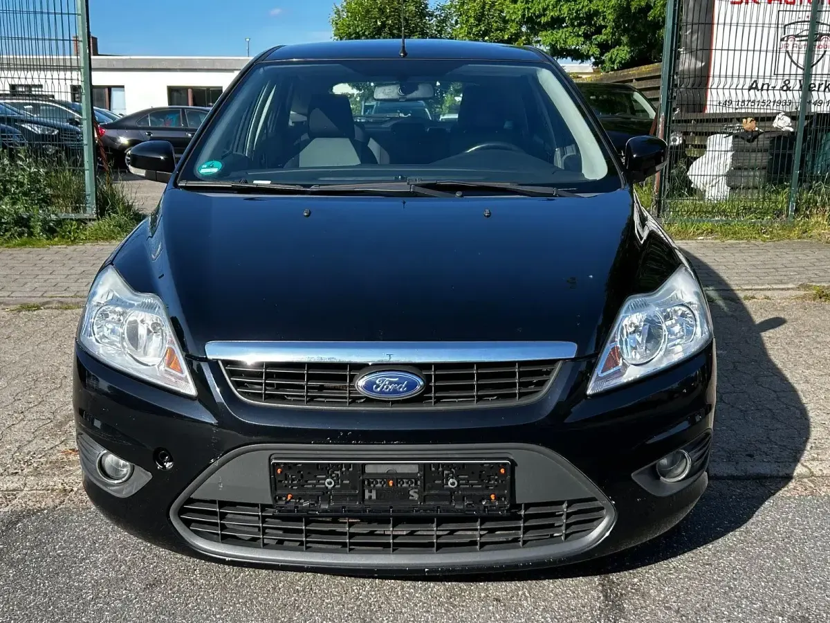 Gebraucht Ford Focus Style 101 PS (74 kW) 2010 Schwarz Limousine