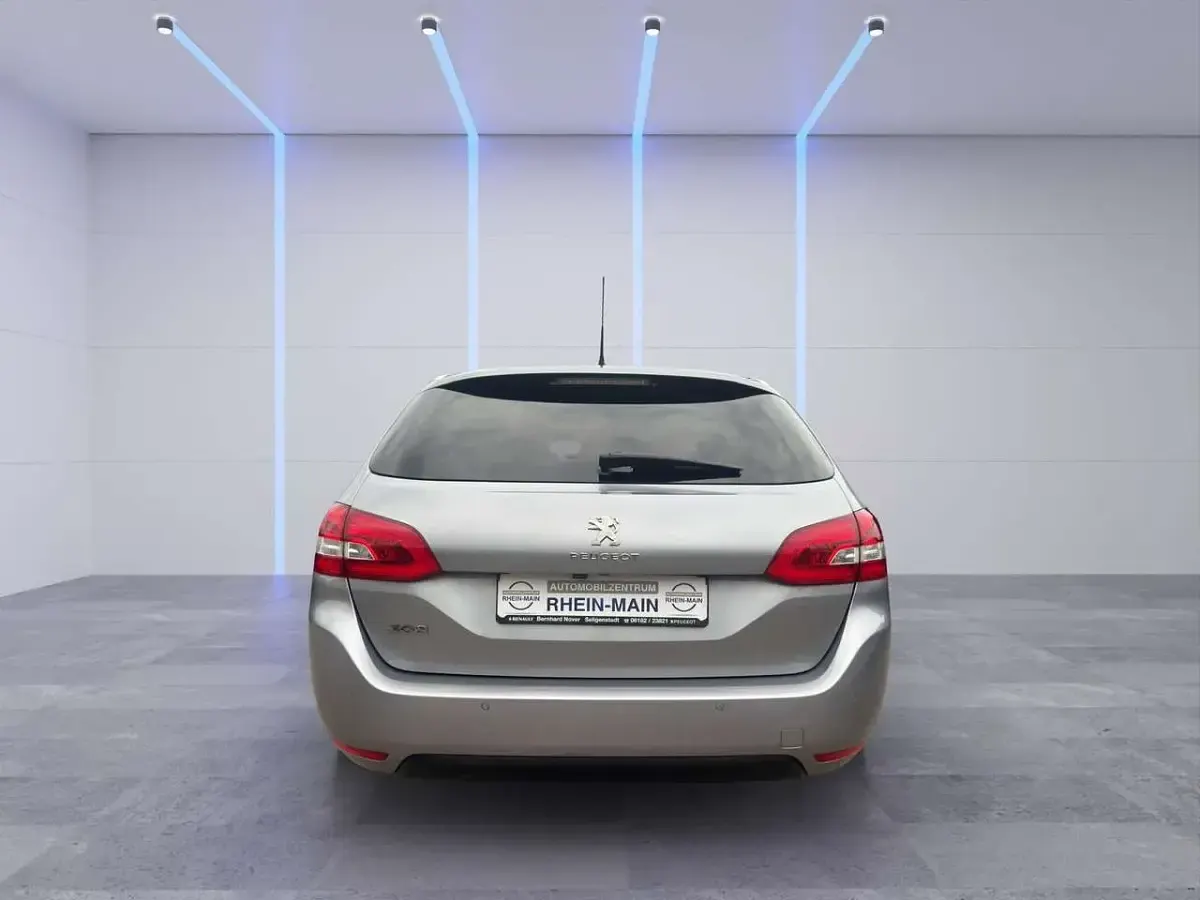 Gebraucht Peugeot 308 Active 131 PS (96 kW) 2021 Grau Kombi