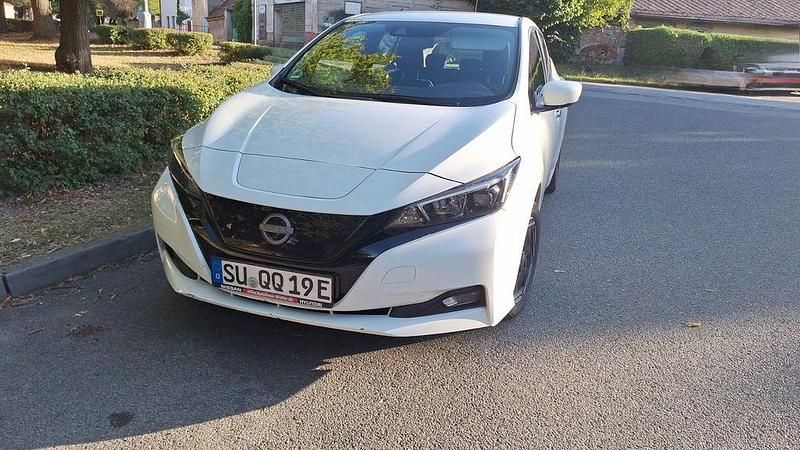 Weiß Gebraucht 2022 Nissan Leaf Acenta Kleinwagen | 13.990 € (Superpreis) - Bild 1/4
