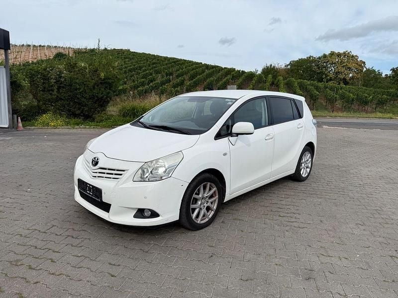 Weiß Gebraucht 2012 Toyota Verso Travel Van / Kleinbus | 5.450 € (Superpreis) - Bild 1/4