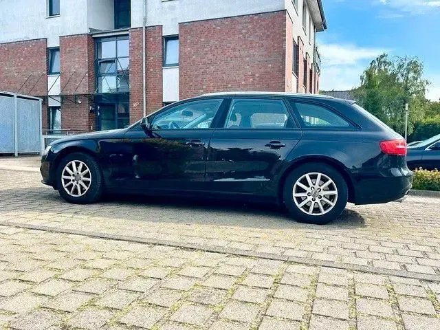 Gebraucht Audi A4 Attraction 136 PS (100 kW) 2014 Schwarz Kombi
