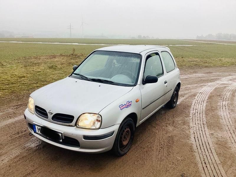 Gebraucht Nissan Micra 54 PS (39 kW) 2000 Silber Kleinwagen
