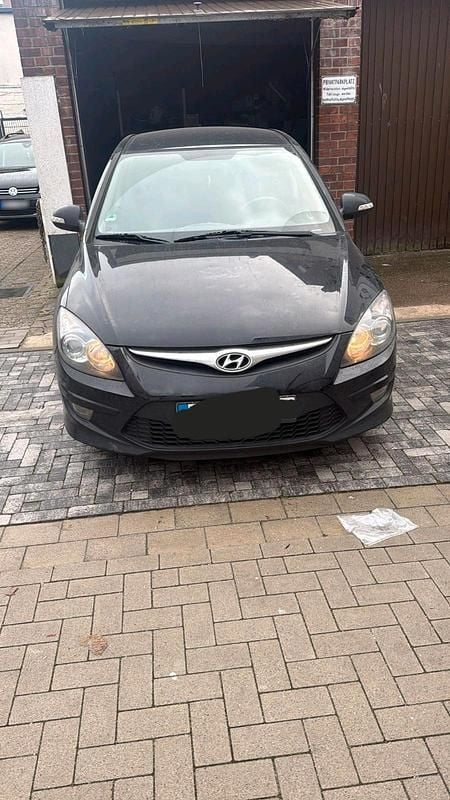 Gebraucht Hyundai i30 109 PS (80 kW) 2011 Schwarz Kombi