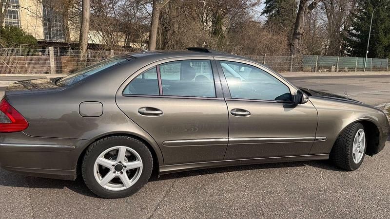 Gebraucht Mercedes 220 170 PS (125 kW) 2007 Braun Limousine