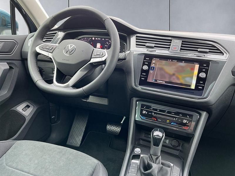 Blau Gebraucht 2023 VW Tiguan Elegance SUV | 32.500 € (Guter Preis) - Bild 1/4