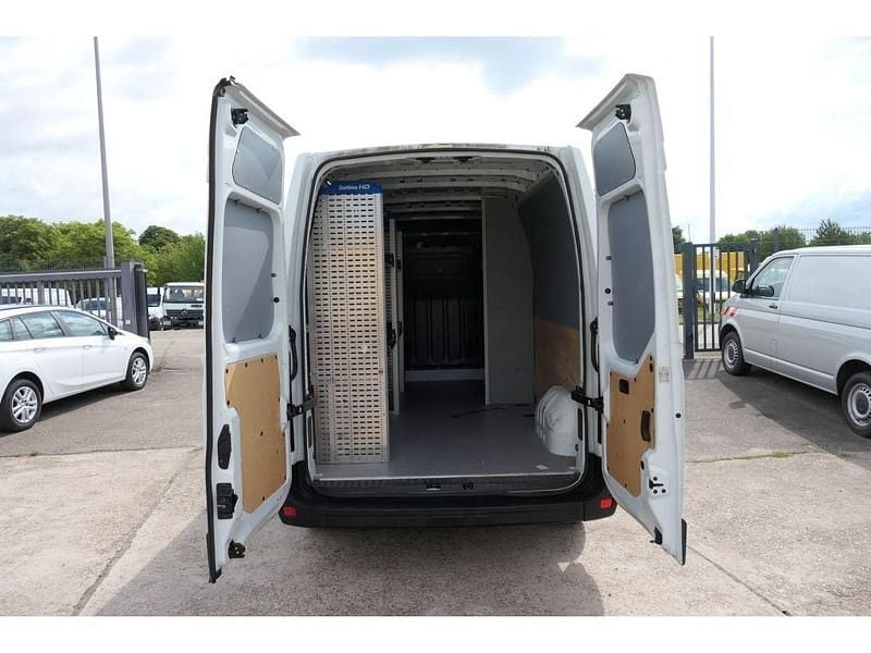 Weiss Gebraucht 2017 Renault Master Van | 17.731 € (Etwas zu teuer) - Bild 1/4