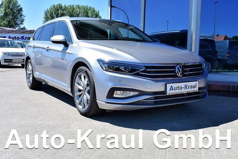 Pyritsilber metallic Gebraucht 2021 VW Passat Elegance Kombi | 27.949 € (Fairer Preis) - Bild 1/4