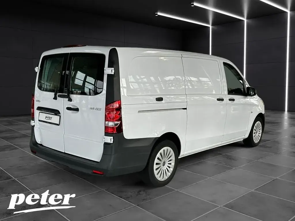 Gebraucht Mercedes Vito 163 PS (119 kW) 2024 Arktikweiß Van