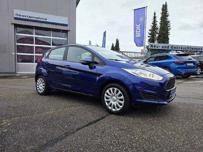 Gebraucht Ford Fiesta Trend 101 PS (74 kW) 2016 Blau Limousine
