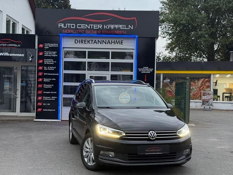 Schwarz Gebraucht 2017 VW Touran Highline Van / Kleinbus | 15.990 € (Guter Preis) - Bild 1/4