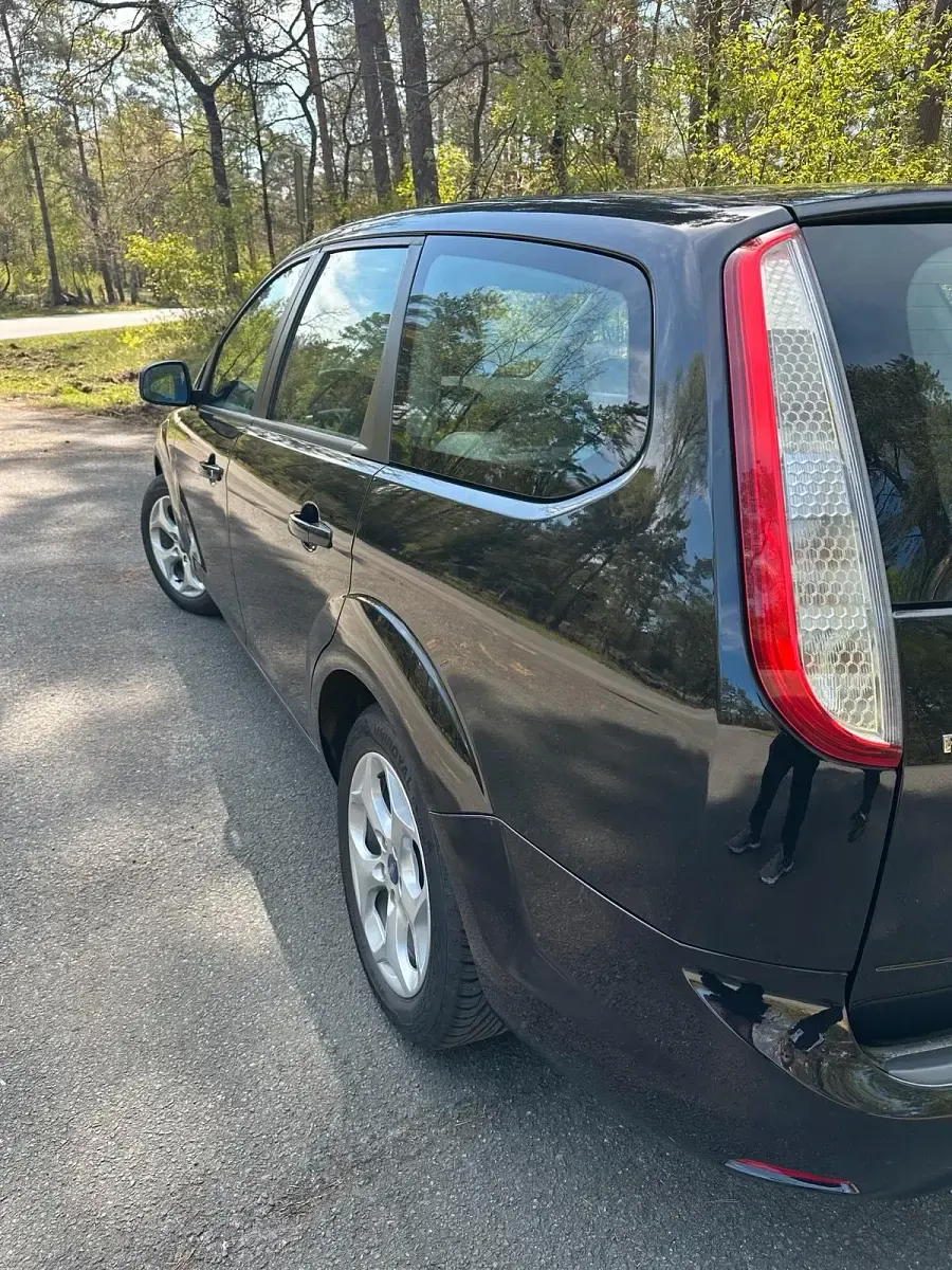 Używany Ford Focus 101 KM (74 kW) 2011 Czarny Kombi
