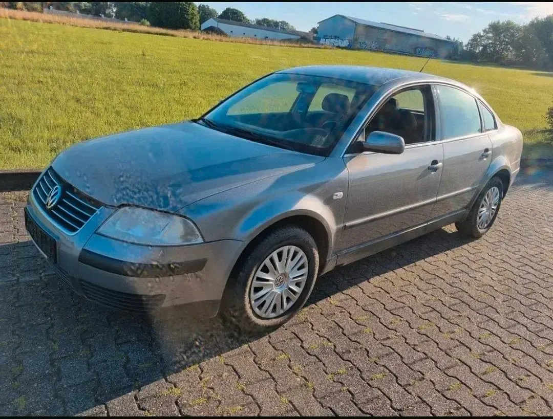 Gebraucht VW Passat 102 PS (75 kW) 2001 Silber Limousine