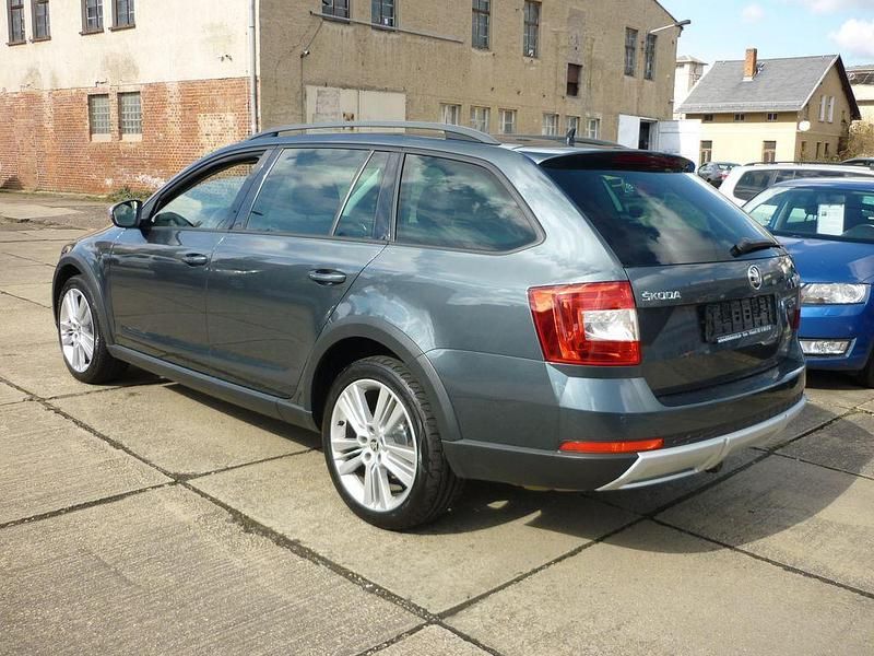 Gebraucht Skoda Octavia 184 PS (135 kW) 2017 Grau Kombi