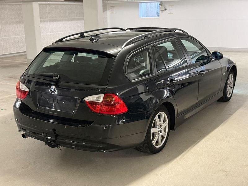 Gebraucht BMW 318 129 PS (94 kW) 2006 Schwarz Kombi