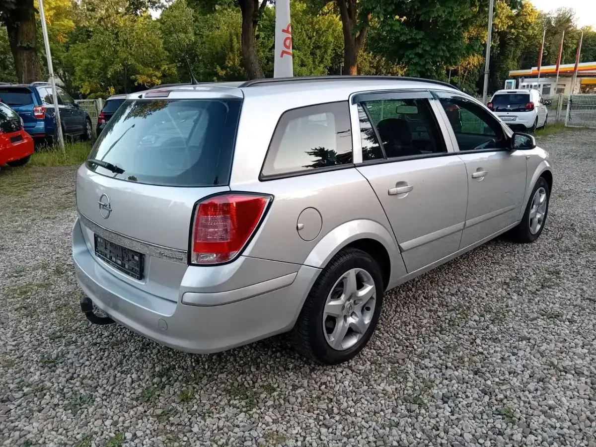 Gebraucht Opel Astra Catch Me 105 PS (77 kW) 2007 Starsilber iii m2 Kombi